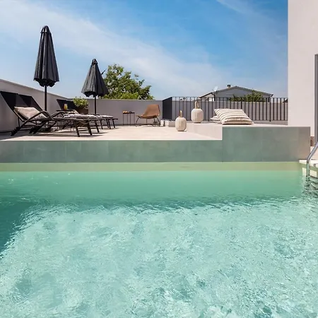 Amari Villa *